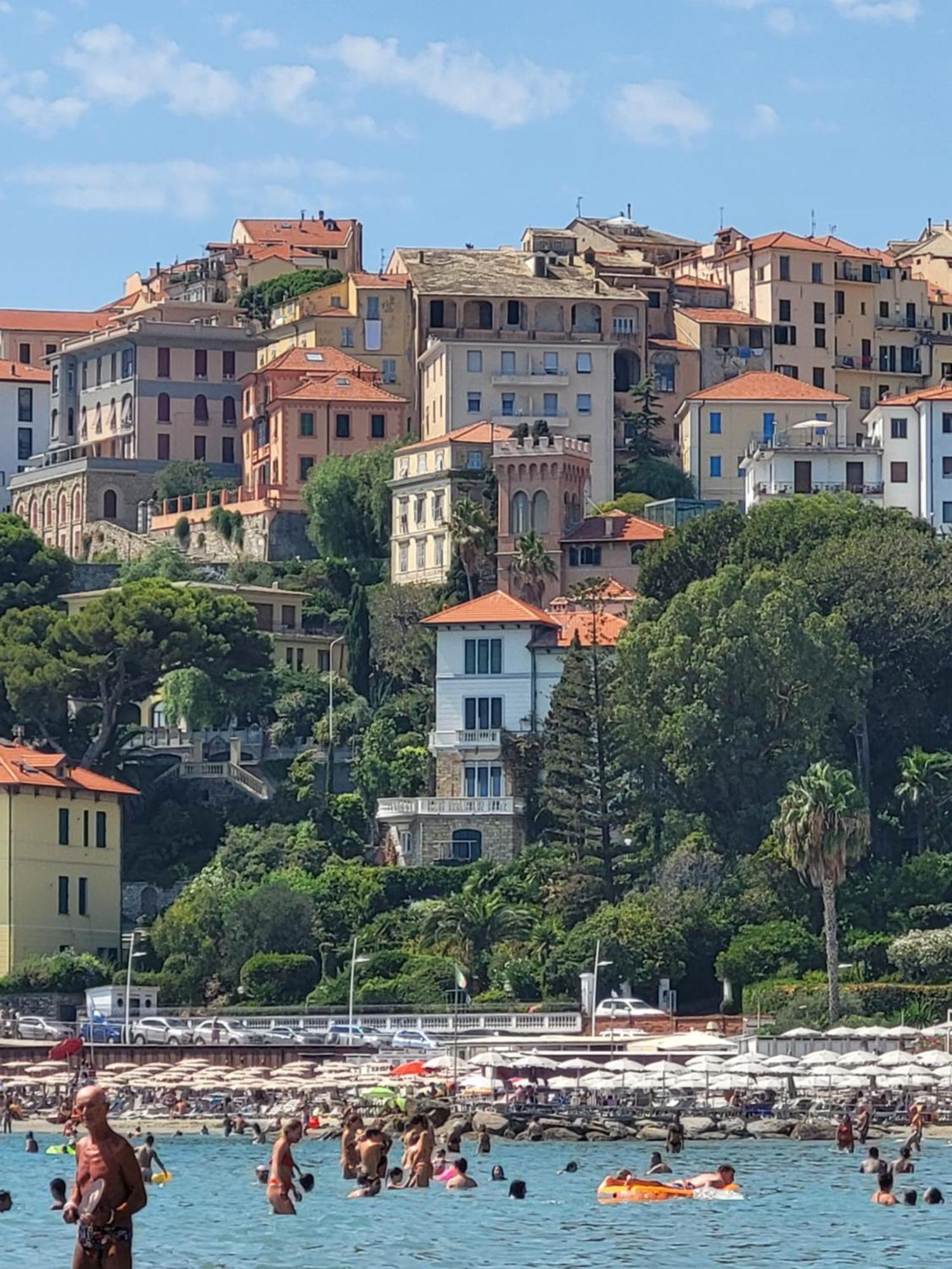 The Shell - New Interior Look But Same Old Charme 200Mt From The Sea With Garden And Parking Nearby Apartamento Imperia Exterior foto